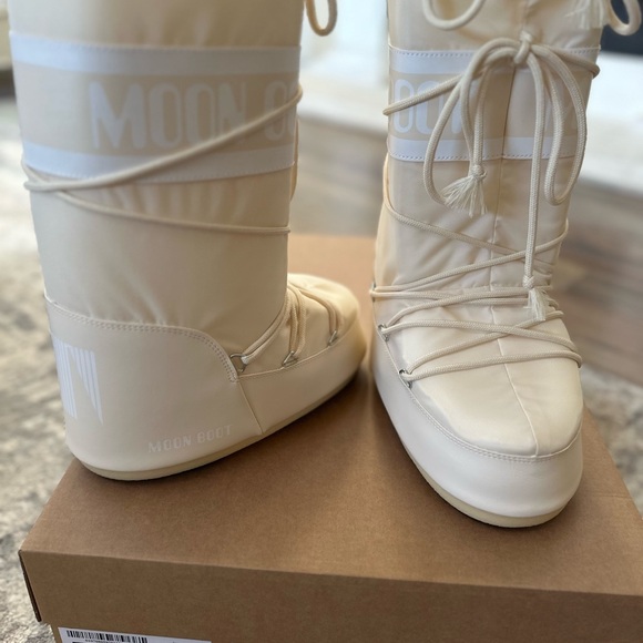 Moon Boot Beige with White Highlights - Picture 2 of 5